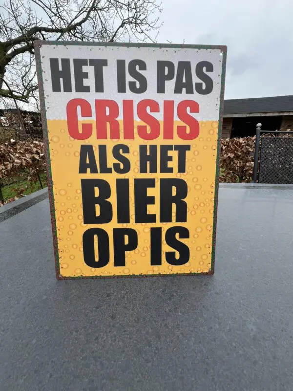 Tekstbord: Het is pas crisis als het bier op is TB453
