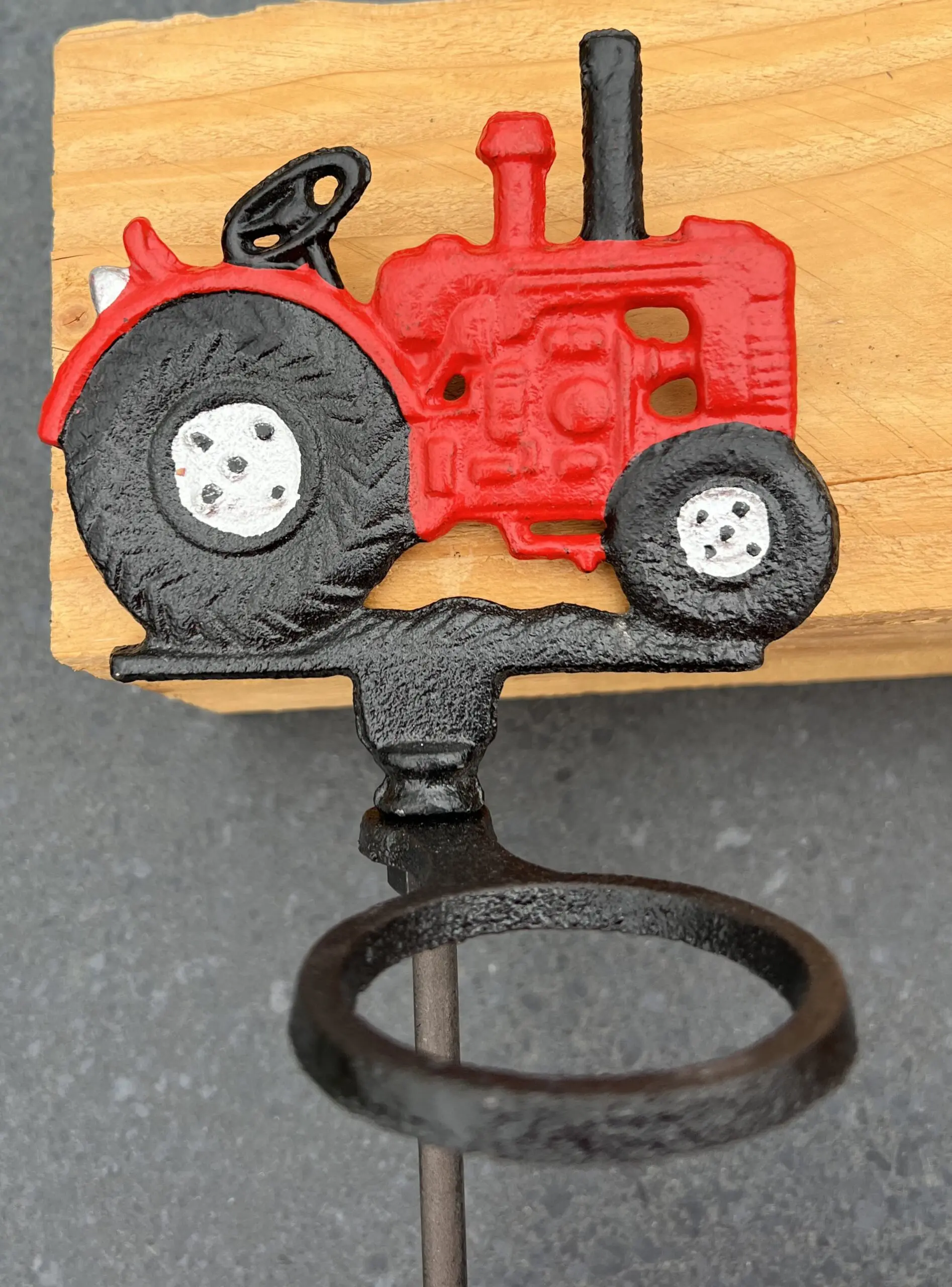 Regenmeter tractor rood, gietijzer RM140
