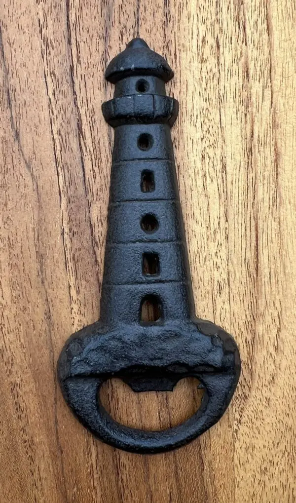 Flesopener, bieropener vuurtoren, gietijzer FG581