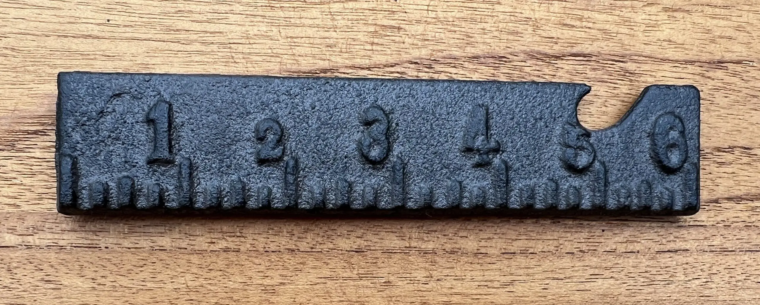 Flesopener, bieropener meetlint, liniaal, gietijzer FG582