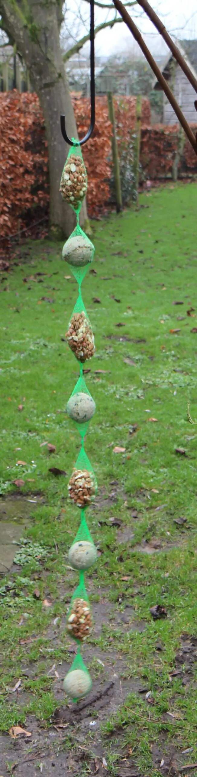 Vogelvoer, slinger met vetbollen en pinda's FB950 - Afbeelding 2