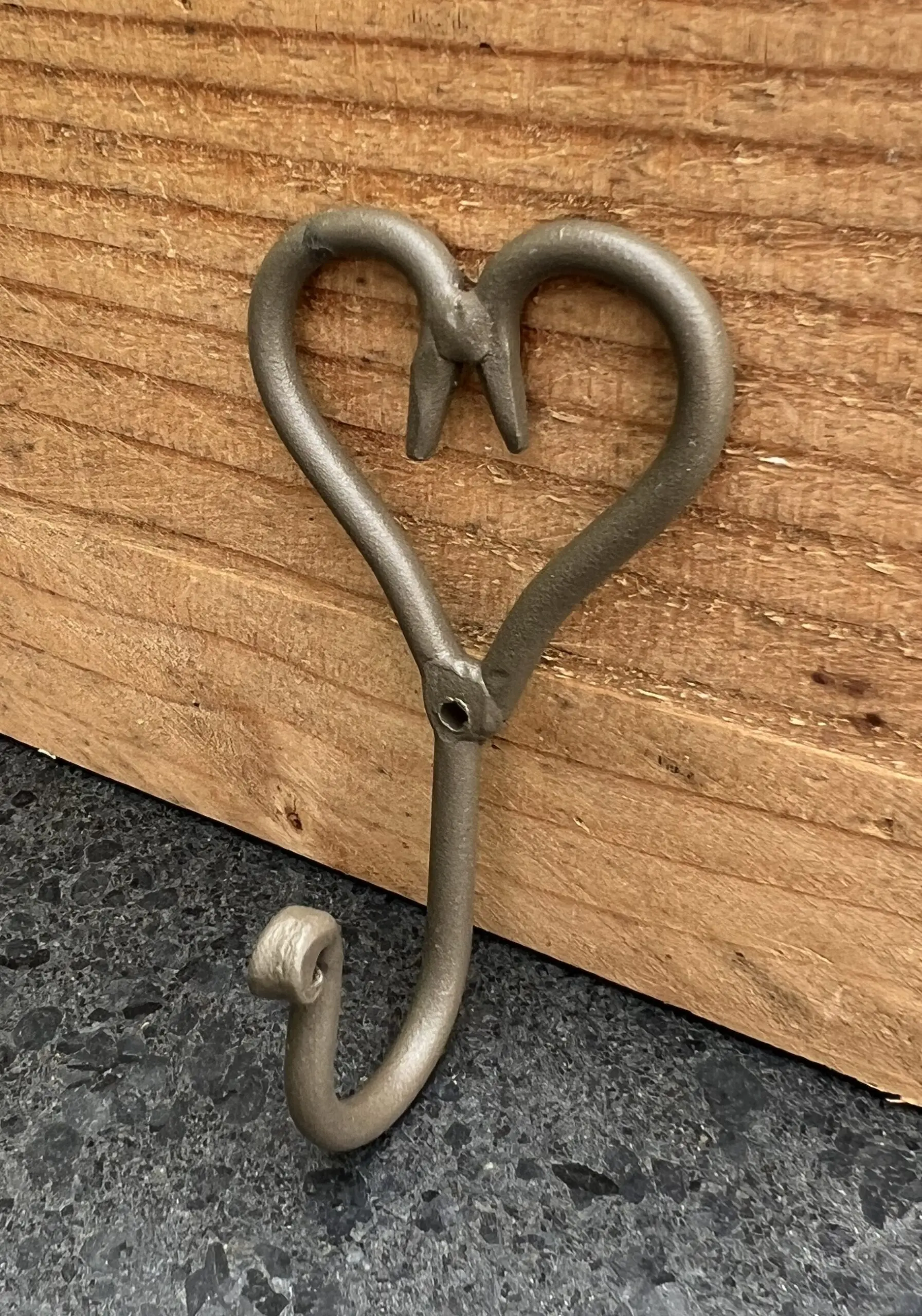 Kapstokhaak hart, metaal, grijs-bruin KH8720