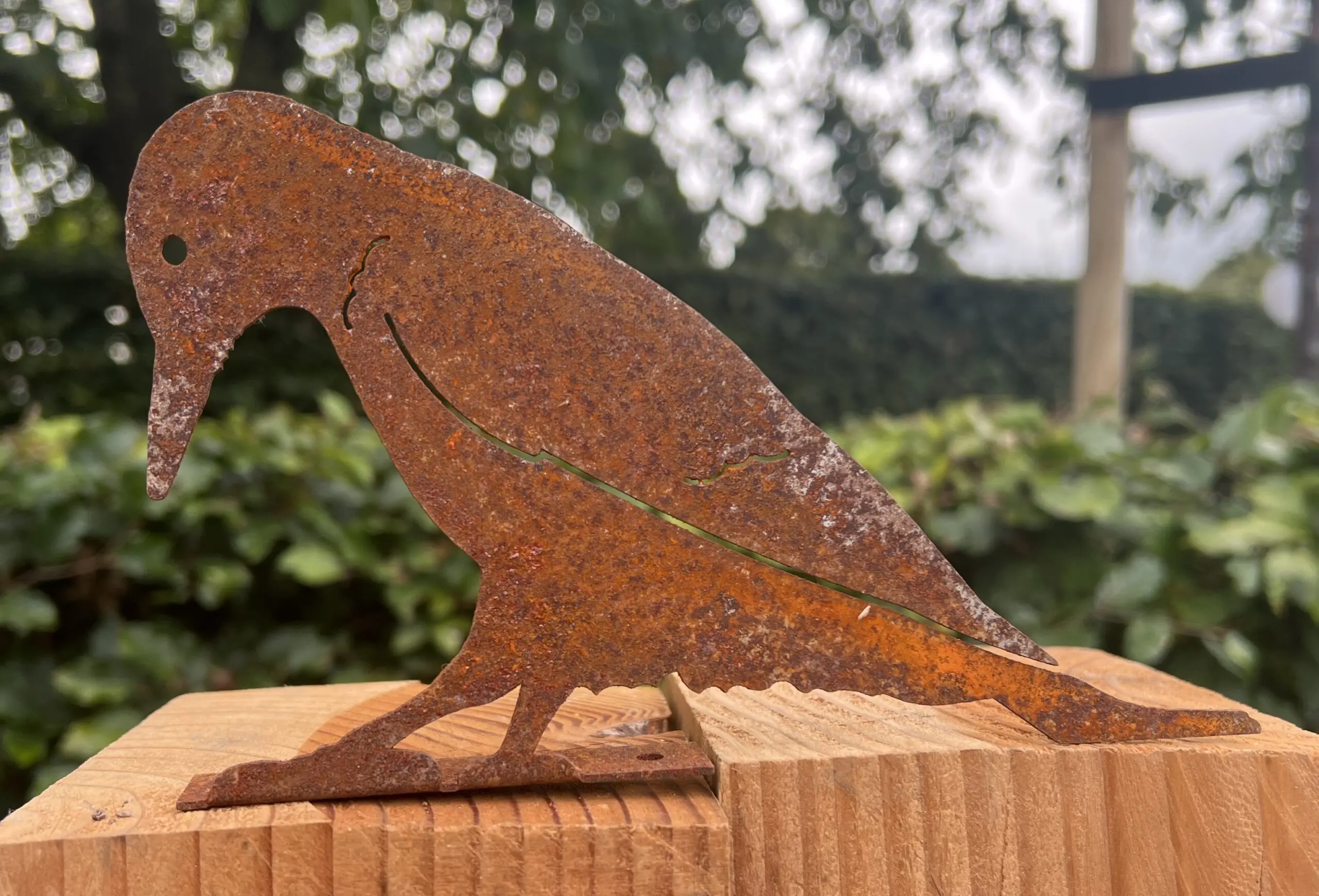 Silhouet specht schroefbaar op schutting, roestig metaal MV124