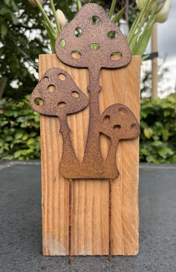 Tuinsteker paddenstoelen, trio, roestkleurig metaal, SP278