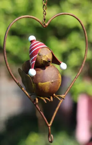 Vogelvoerhanger vogel met rode streepjesmuts in hart, metaal  VH235B