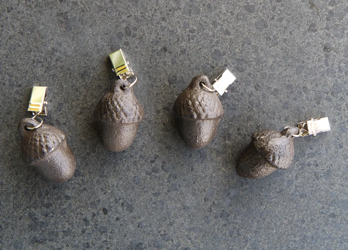 Tafelkleedgewichtjes eikel, donkerbruin, gietijzer TK010C