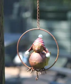 Vogelvoerhanger vogel met stippel muts, metaal  VH231B