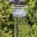 Regenmeter Franse Lelie, Gietijzer