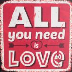 Tekstbord: “All you need is Love”