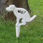 Hondenbordje: NO, "Hier Niet Poepen" , Gietijzer, Groot, Wit
