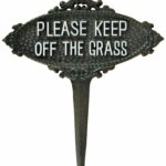 Tekstbord: “Please keep off the grass” ,Gietijzer
