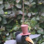 Vetbolhanger “vliegende” Vogel Raaf met hoed en bril, Groot