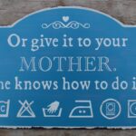 Tekstbord: “Or give it to your mother. She knows how to do it”