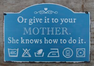Tekstbord: “Or give it to your mother. She knows how to do it”
