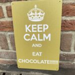 Tekstbord: “Keep calm and eat chocolate!!!!