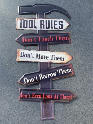 Tekstbord: "Tool Rules" metaal