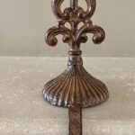 Stocking Hanger Franse Lelie met lange haak,  Kasthaak, Gietijzer