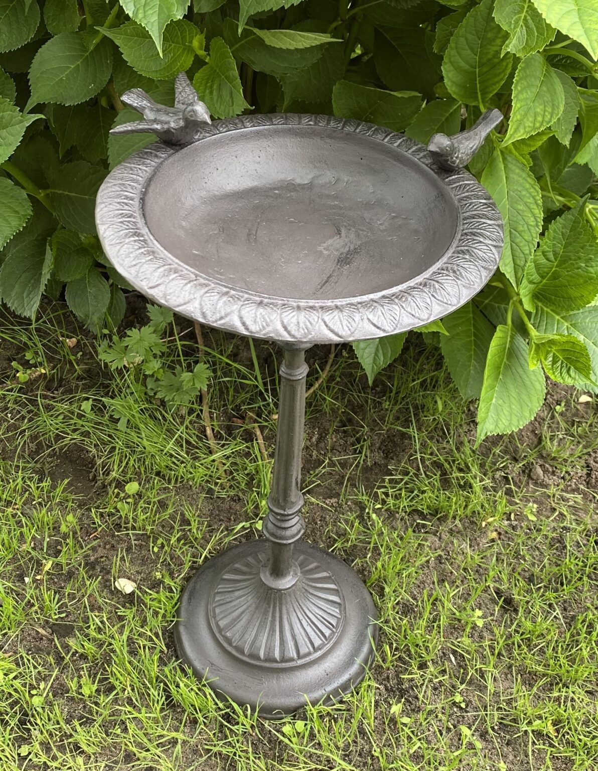Relaxdays bird bath on foot, bird drinking bowl made of cast iron, winterproof, standing bird drinking bowl, outdoor, black-silver