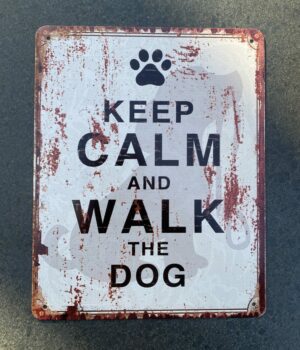 Tekstbord: “Keep calm and walk the dog” TB533