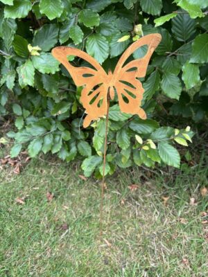 Tuinsteker vlinder, 58 cm., roestig metaal