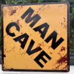 Tekstbord: “Man Cave”