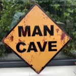 Tekstbord: “Man Cave”