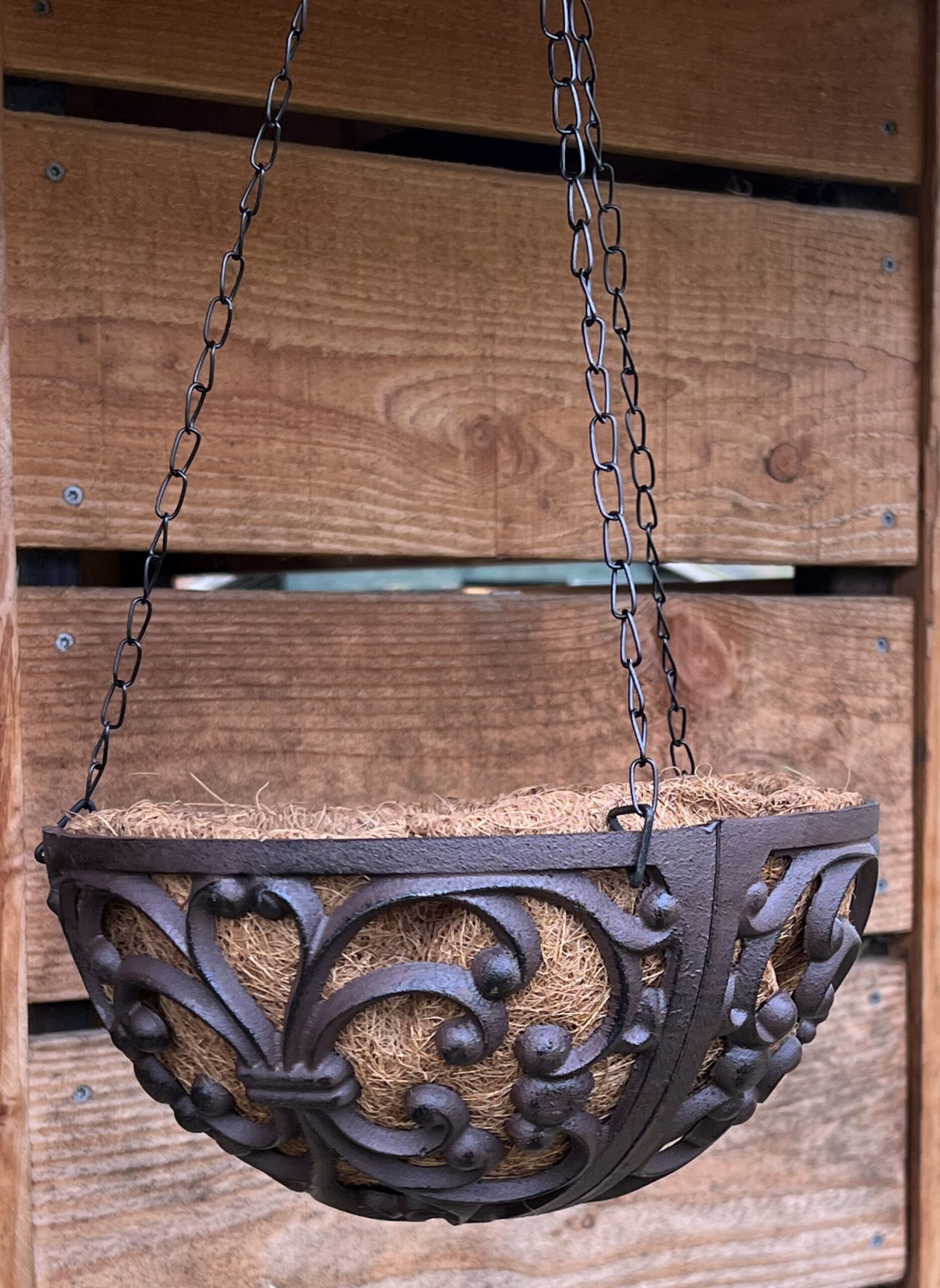 Discriminerend piek Woud Hanging basket 25 cm. met kokos en ophanghaak, Gietijzer | Robanjer  Tuindecoratie
