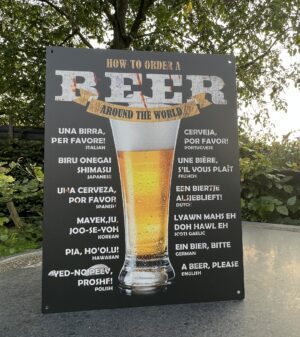 Tekstbord:”How to order a beer around the world” metaal TB422