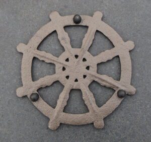 Onderzetter, treefje maritiem, stuurwiel, 18,8 cm, rond, gietijzer                     OG403